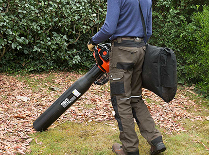 Efficient Yard Cleanup: Using Power Blowers and Vacuums in Summer Efficient Yard Cleanup: Using Power Blowers and Vacuums in Summer